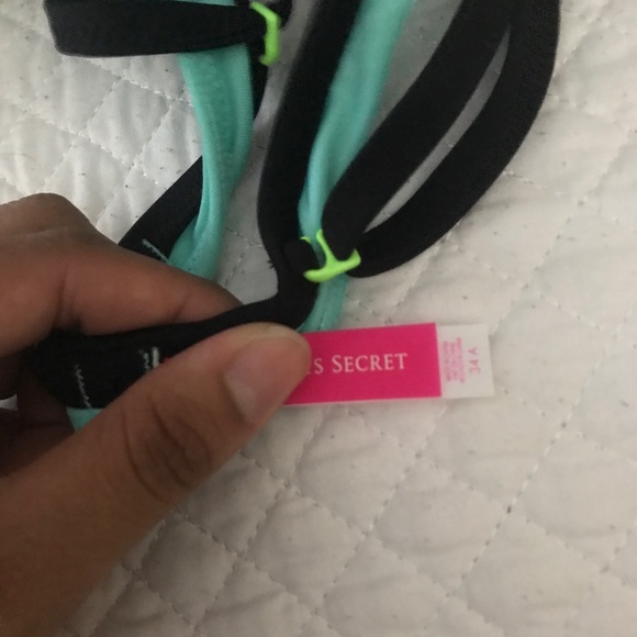 Victoria’s Secret Bikini - Picture 4 of 5